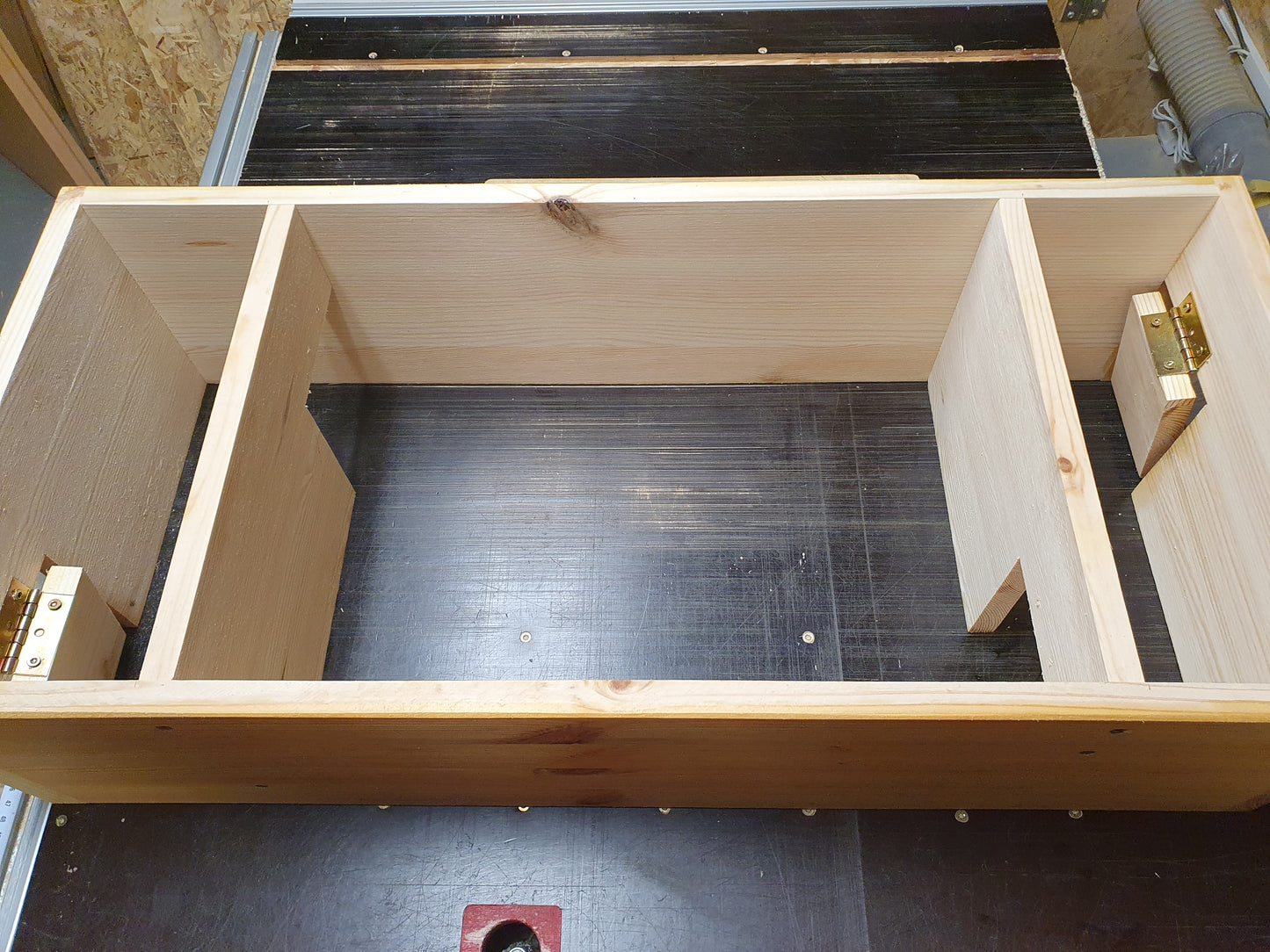 XXL Igelfutterhaus IMPRÄGNIERT, Eingänge links und rechts