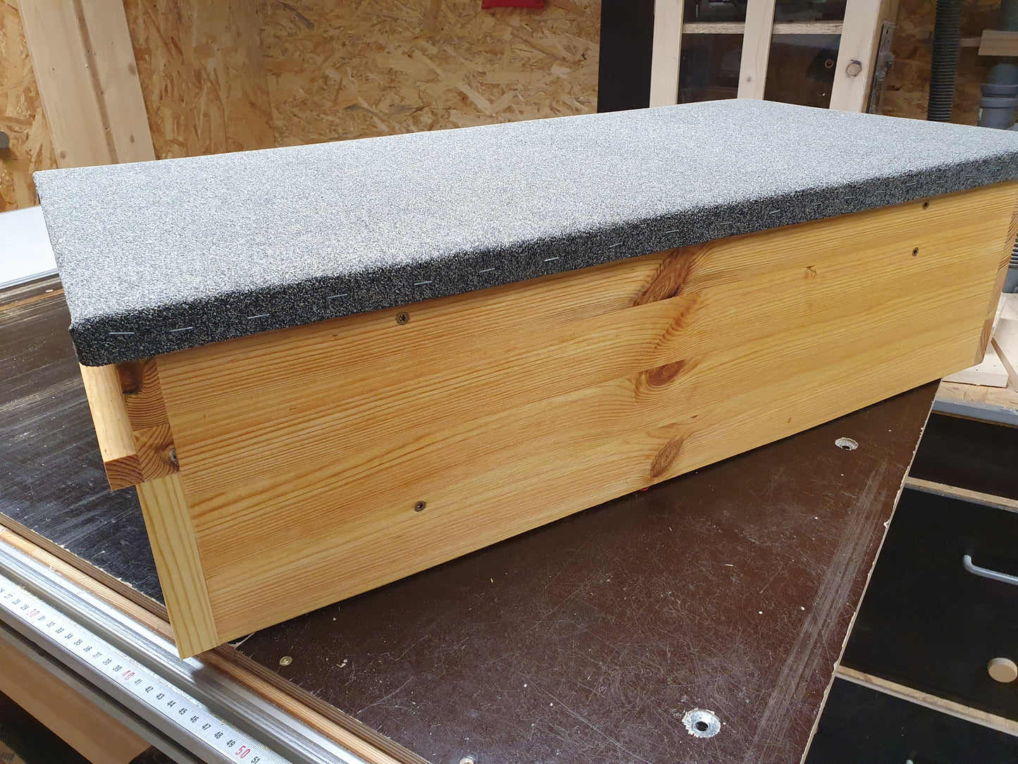 XXL Igelfutterhaus IMPRÄGNIERT, Eingänge links und rechts