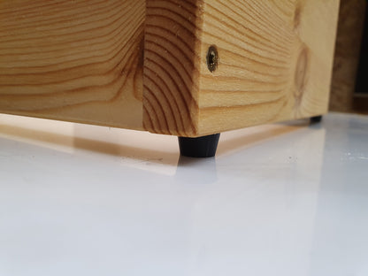 4 Hartgummifüsse für Igelhäuser inkl. Schrauben