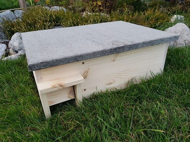 Igelschlafhaus XL (20cm hoch) mit Leinölimprägnierung