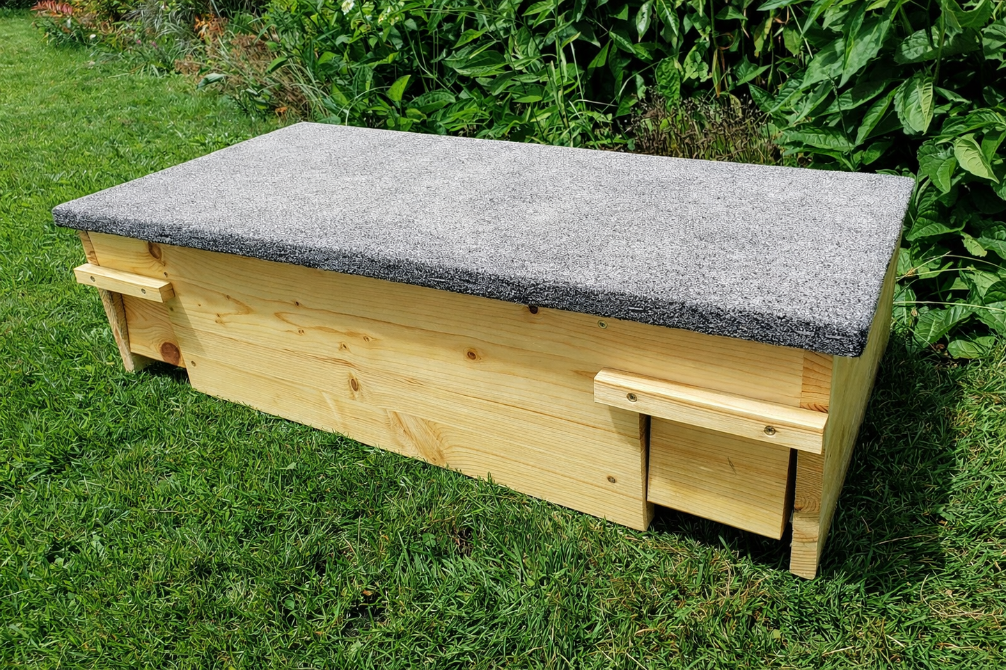 XXL Igelfutterhaus IMPRÄGNIERT, Eingänge vorne