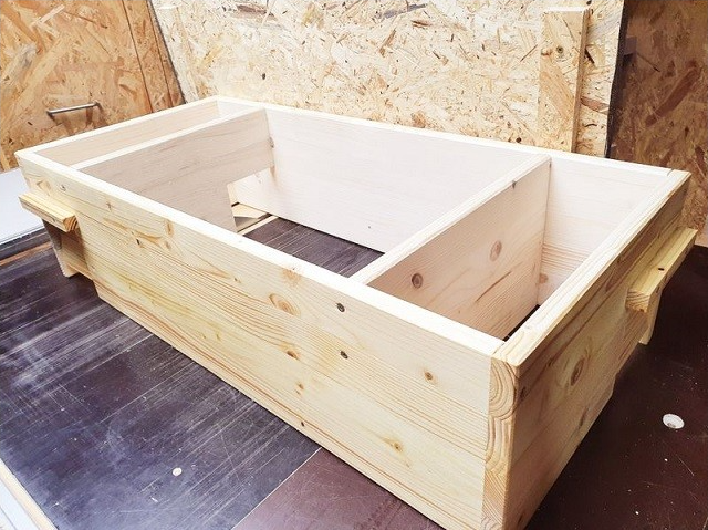 XXL Igelfutterhaus IMPRÄGNIERT, Eingang vorne+rechts