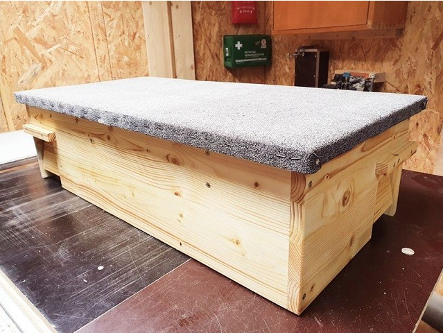 XXL Igelfutterhaus IMPRÄGNIERT, Eingang vorne+rechts