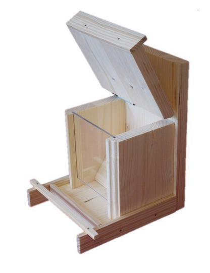 Vogelfutterstelle mit Freisitz (natur)